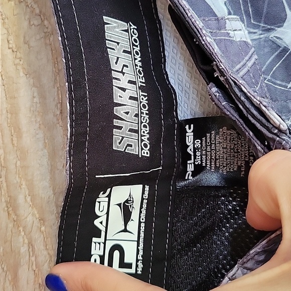 Pelagic Size 30 Sharkskin Americamo Gray Fishing Board Shorts - Picture 4 of 5